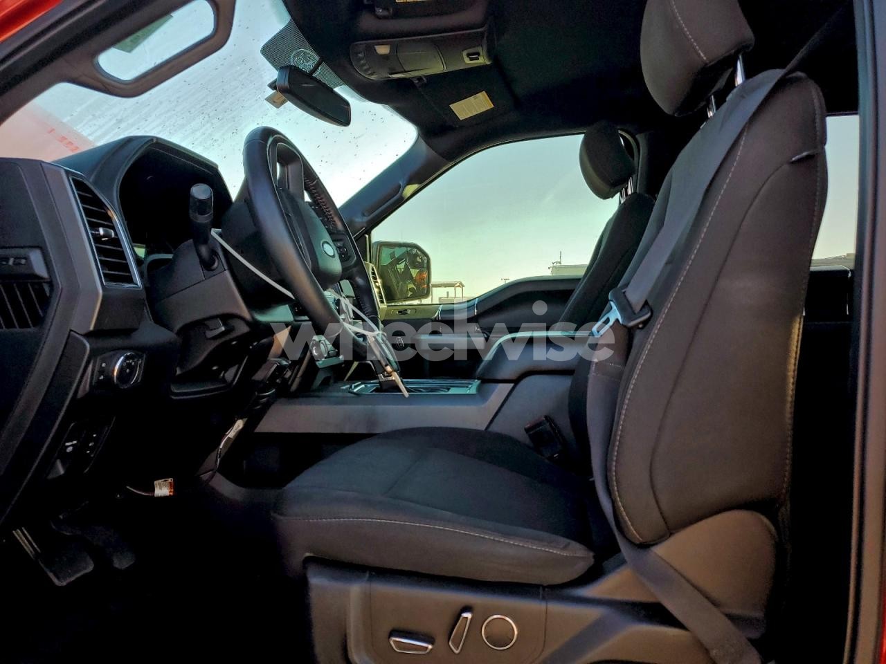 Photo 7 of 2018 FORD F150 SUPERCREW (VIN 1FTEW1CP0JFD42906)