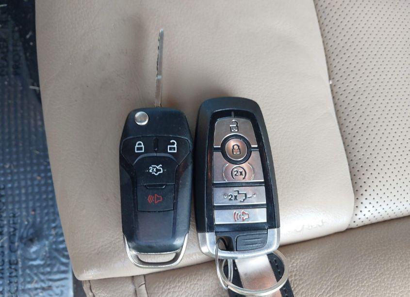 Photo 11 of 2019 Ford F-150 LARIAT (VIN 1FTEW1E41KKE47059)