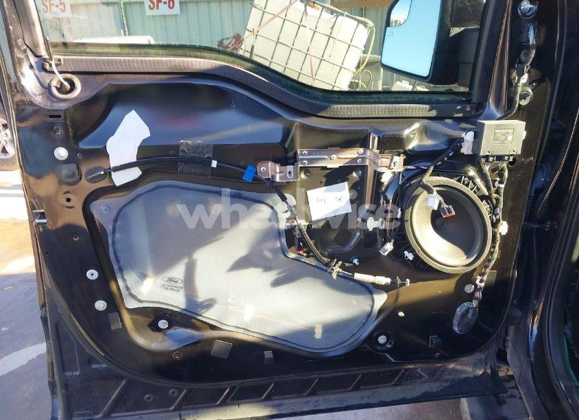 Photo 18 of 2019 Ford F-150 LARIAT (VIN 1FTEW1E55KFB03252)