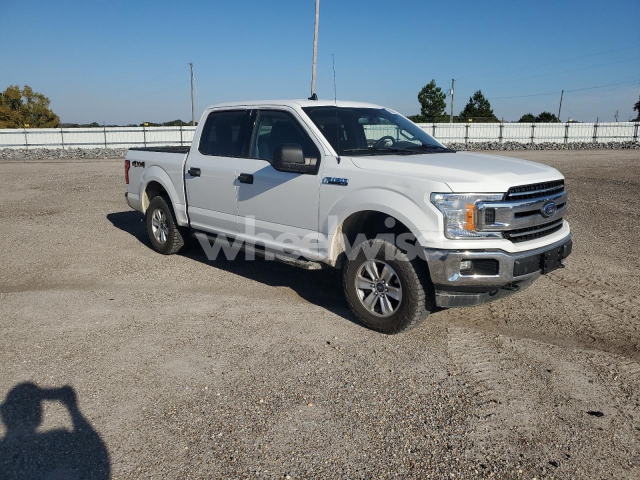 Photo 4 of 2020 FORD F150 SUPERCREW (VIN 1FTEW1EB1LFB38524)