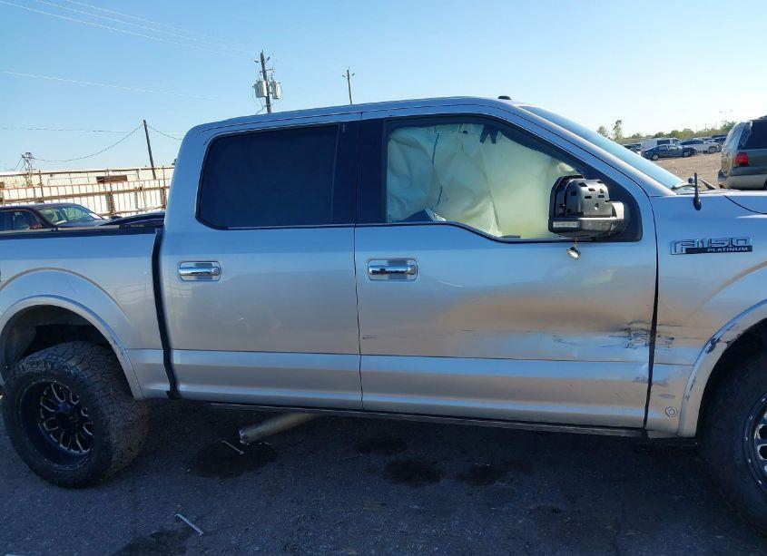 Photo 13 of 2017 Ford F-150 PLATINUM (VIN 1FTEW1EF2HFA33498)