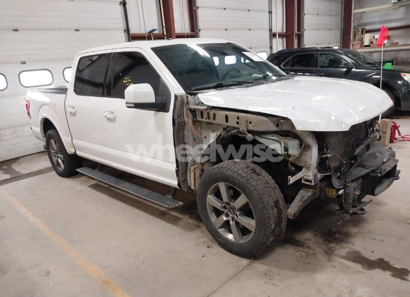 2015 Ford F-150 LARIAT (VIN 1FTEW1EG1FFB39401) main photo