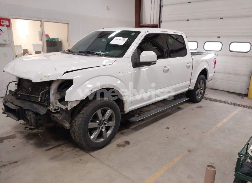 Photo 2 of 2015 Ford F-150 LARIAT (VIN 1FTEW1EG1FFB39401)