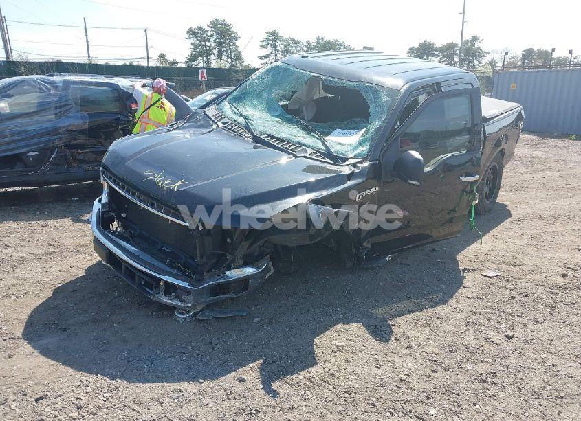 Photo 2 of 2018 Ford F-150 XLT (VIN 1FTEW1EP0JFE54439)