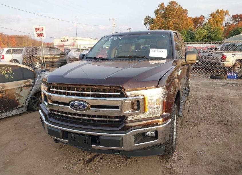 Photo 2 of 2018 Ford F-150 XLT (VIN 1FTEW1EP4JKE49526)