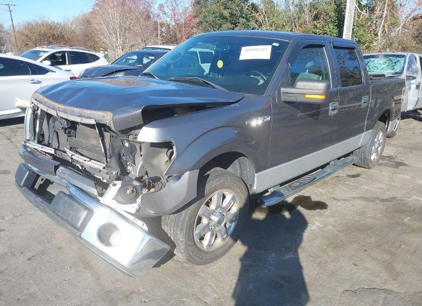 Photo 2 of 2013 Ford F-150 XLT (VIN 1FTFW1CF2DFB64125)