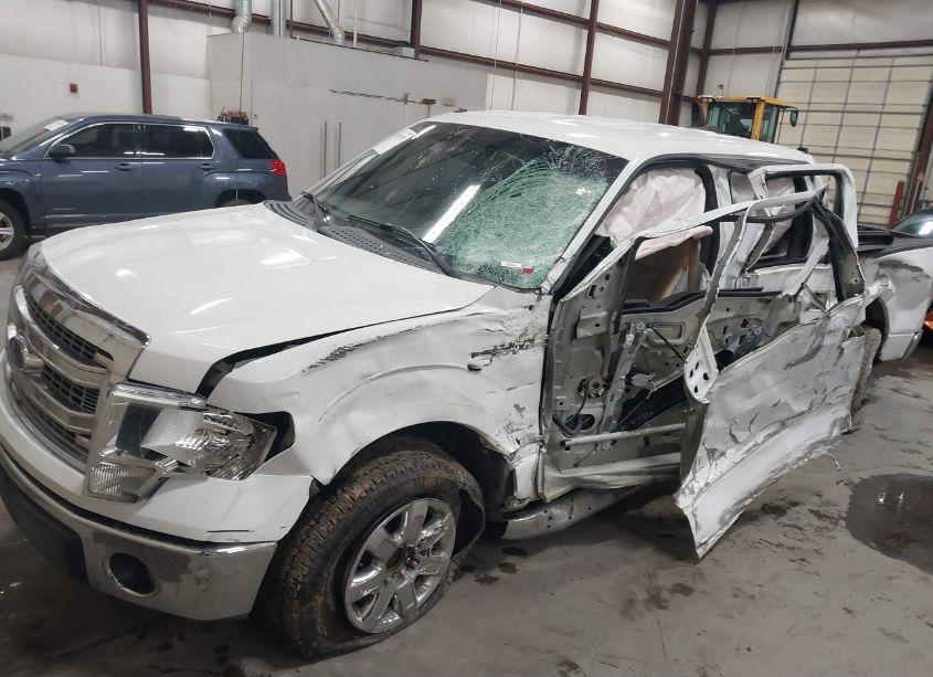 Photo 2 of 2013 Ford F-150 XLT (VIN 1FTFW1CF9DKE50187)