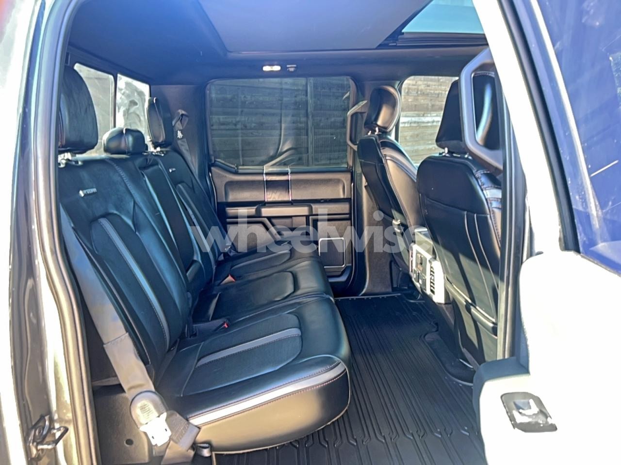 Photo 6 of 2019 FORD F150 SUPERCREW (VIN 1FTFW1E47KFB03507)