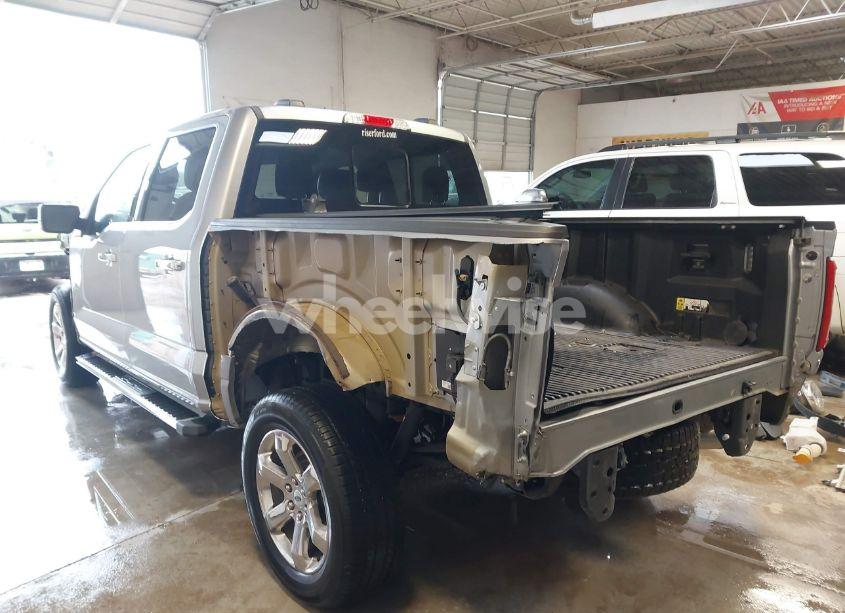 Photo 3 of 2021 Ford F-150 LARIAT (VIN 1FTFW1E54MKE33589)