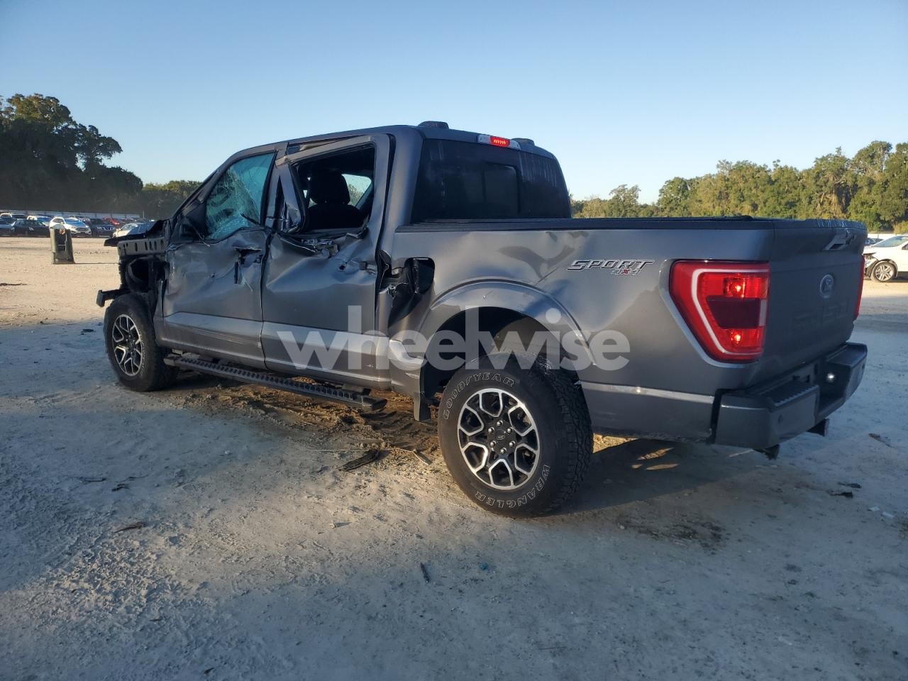Photo 2 of 2021 FORD F150 SUPERCREW (VIN 1FTFW1E57MFC41947)