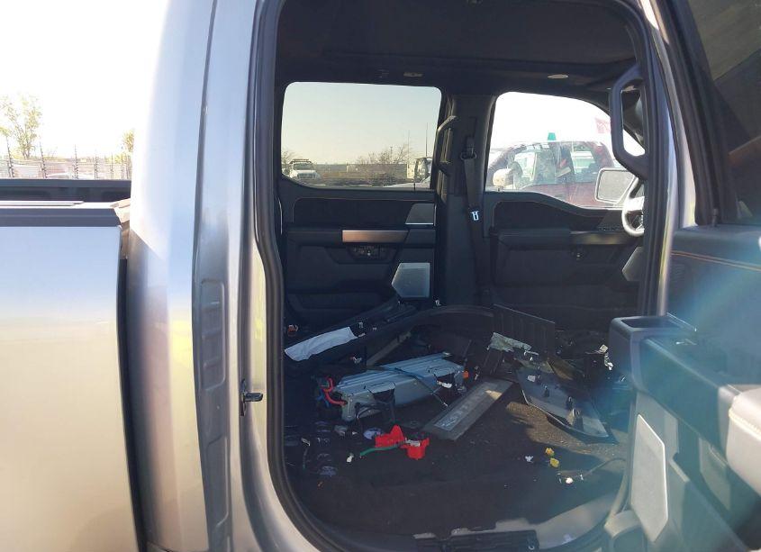 Photo 8 of 2023 Ford F-150 PLATINUM (VIN 1FTFW1E84PFA28131)