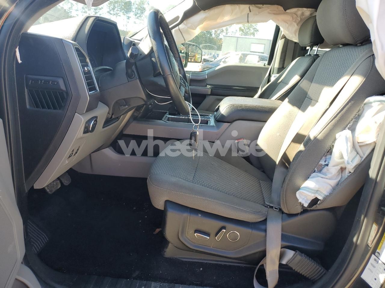 Photo 7 of 2018 FORD F150 SUPERCREW (VIN 1FTFW1EG3JFB13654)