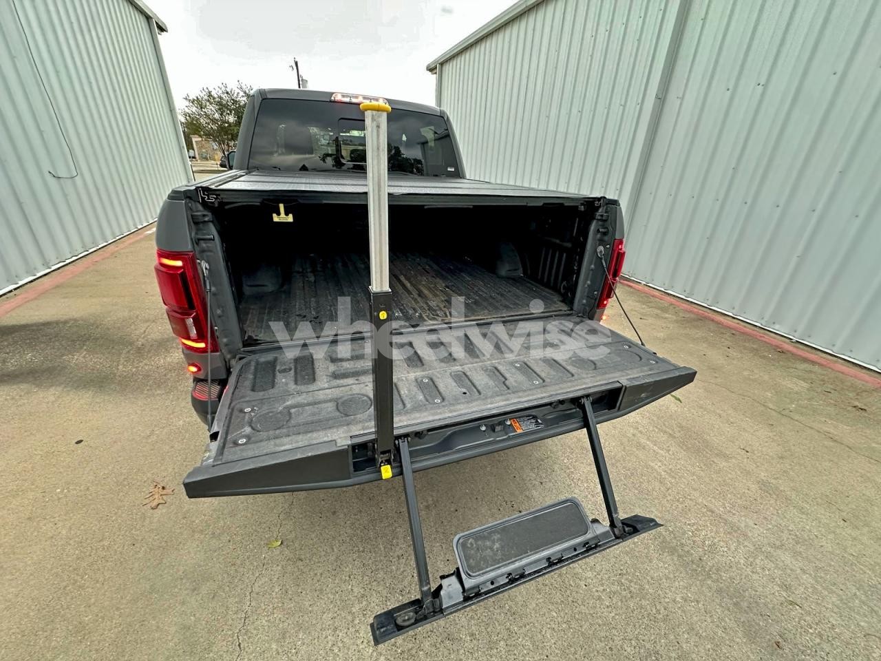 Photo 14 of 2020 FORD F150 RAPTOR (VIN 1FTFW1RG4LFB84388)