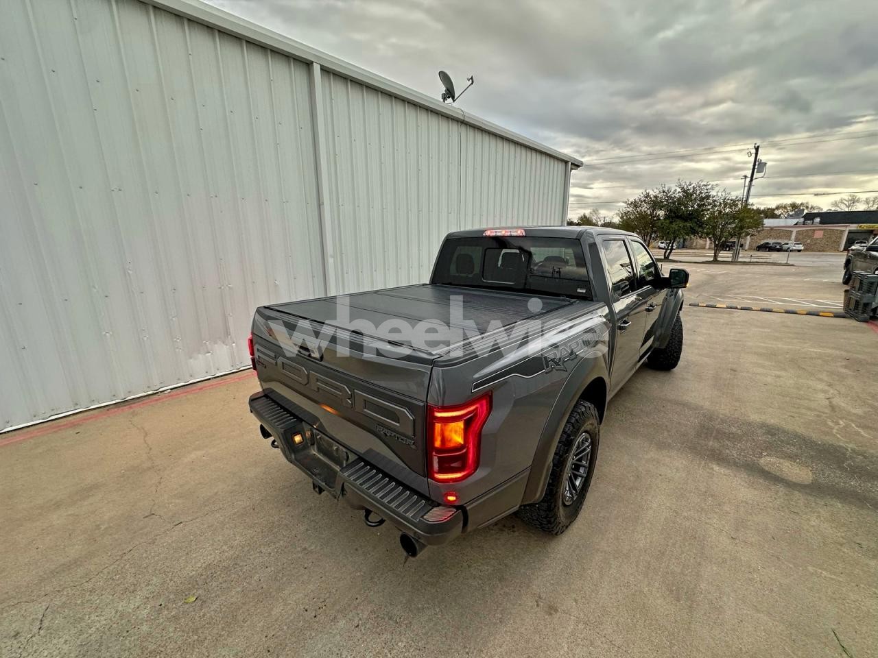 Photo 4 of 2020 FORD F150 RAPTOR (VIN 1FTFW1RG4LFB84388)
