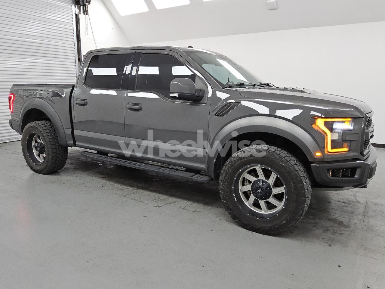 Photo 4 of 2018 FORD F150 RAPTOR (VIN 1FTFW1RG6JFC00037)