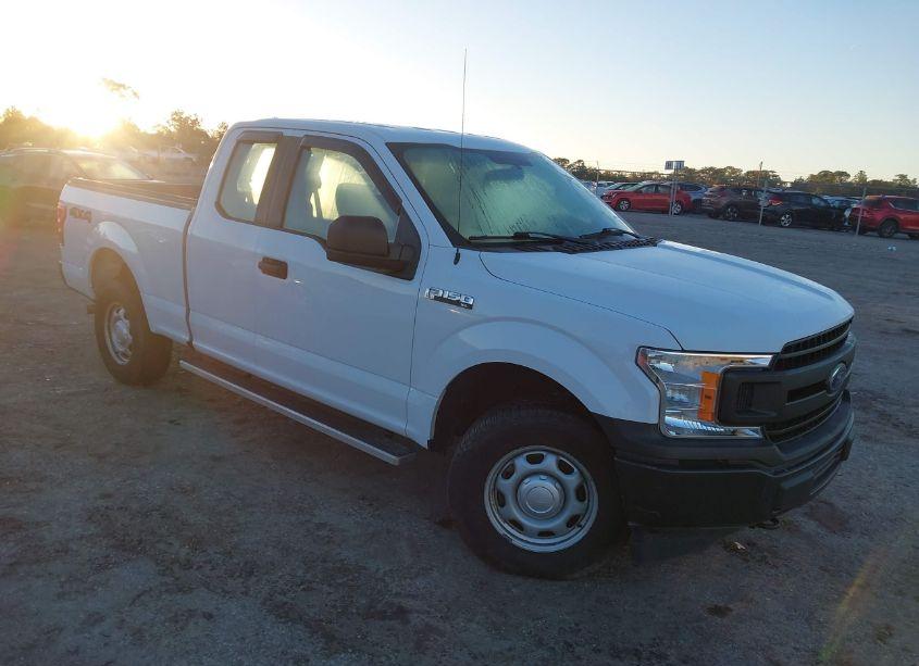 2018 Ford F-150 XL (VIN 1FTFX1E53JKE82369) main photo