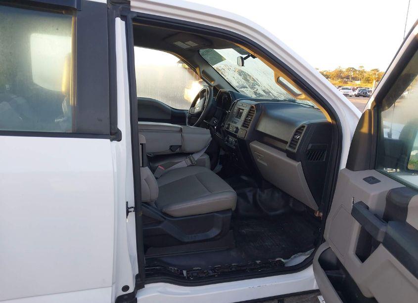 Photo 5 of 2018 Ford F-150 XL (VIN 1FTFX1E53JKE82369)