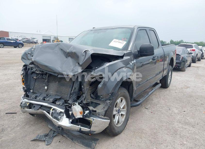 Photo 2 of 2018 Ford F-150 XLT (VIN 1FTFX1E57JKG10354)