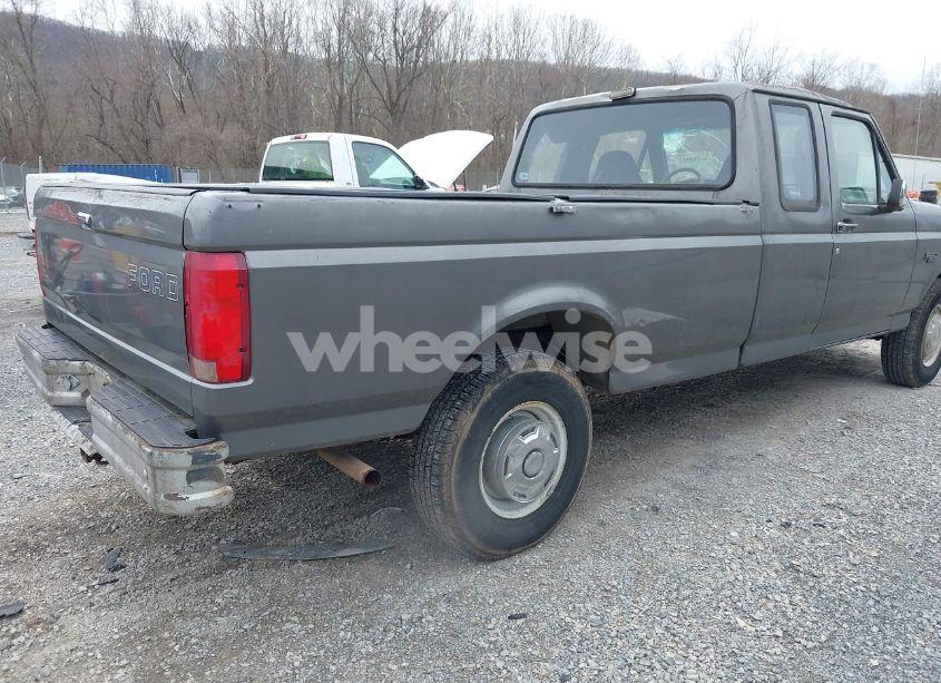 Photo 4 of 1992 Ford F250 N/A (VIN 1FTHX25Y2NKB31161)