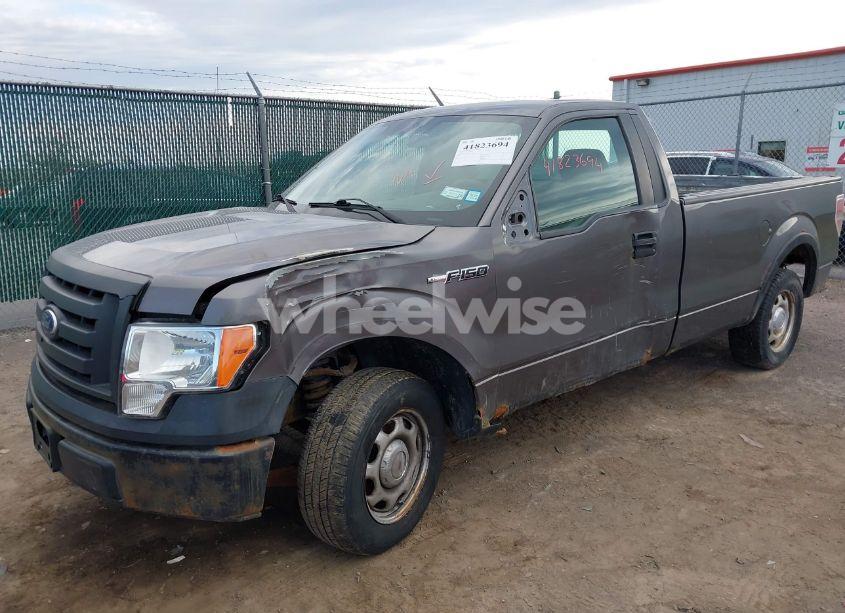 Photo 2 of 2010 Ford F-150 XL/XLT (VIN 1FTMF1C8XAKA97981)