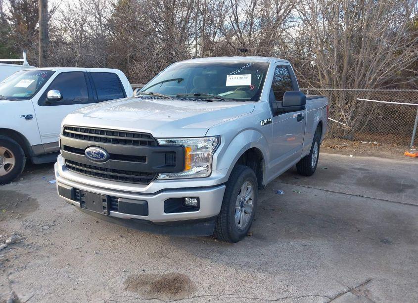 Photo 2 of 2018 Ford F-150 XL (VIN 1FTMF1CB1JKE13683)