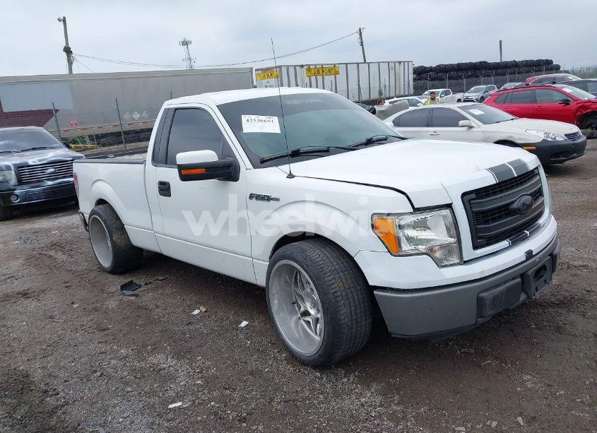 2013 Ford F-150 XL (VIN 1FTMF1CF8DKE07256) main photo