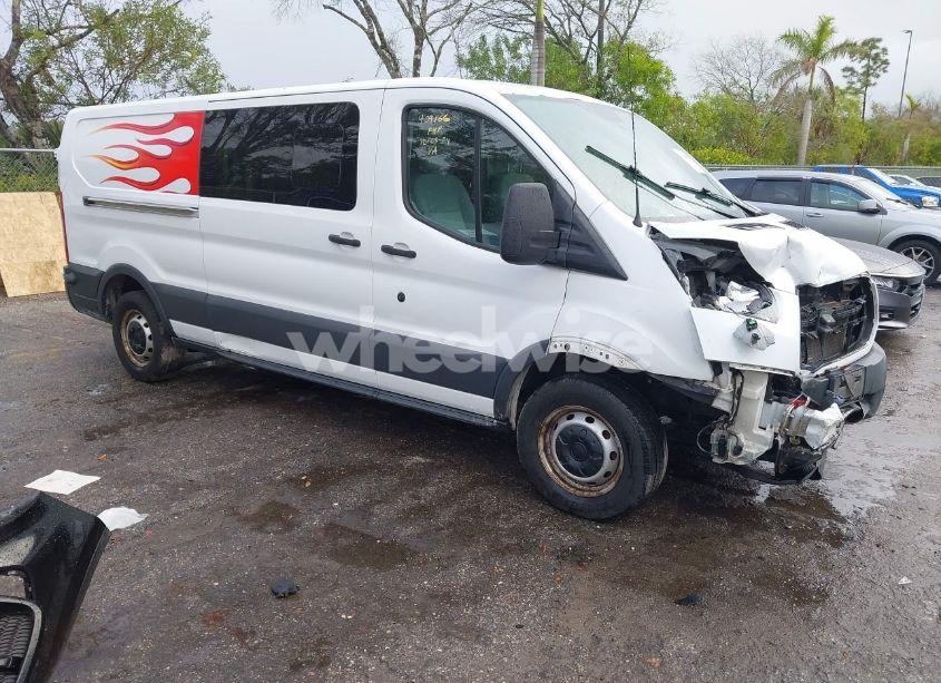2015 Ford Transit-150 (VIN 1FTNE2YGXFKA32424) main photo