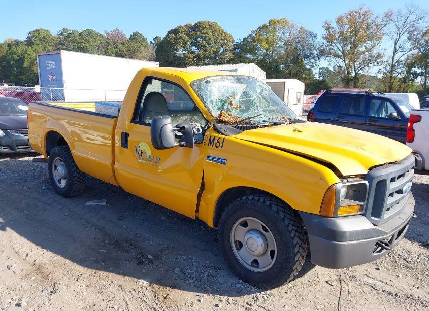 2006 Ford F-250 XL/XLT (VIN 1FTNF205X6EC33052) main photo