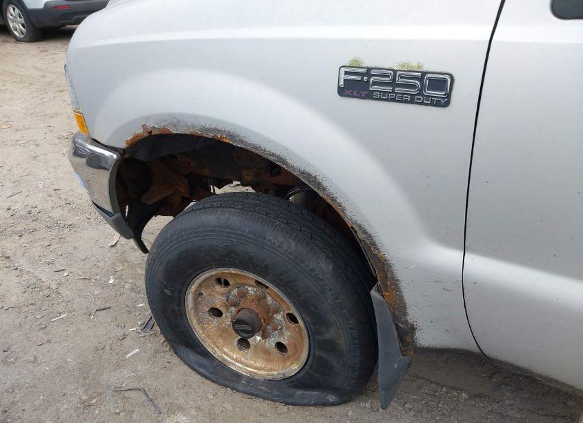 Photo 12 of 2004 Ford F-250 XL/XLT (VIN 1FTNF21L24EC46615)