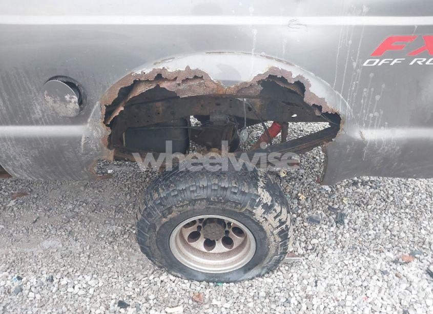 Photo 6 of 2004 Ford F-250 LARIAT/XL/XLT (VIN 1FTNX21L74EB16679)