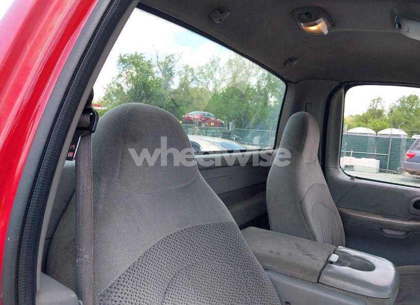 Photo 8 of 2000 Ford F-150 WORK SERIES/XL/XLT (VIN 1FTPF18LXYNA72484)