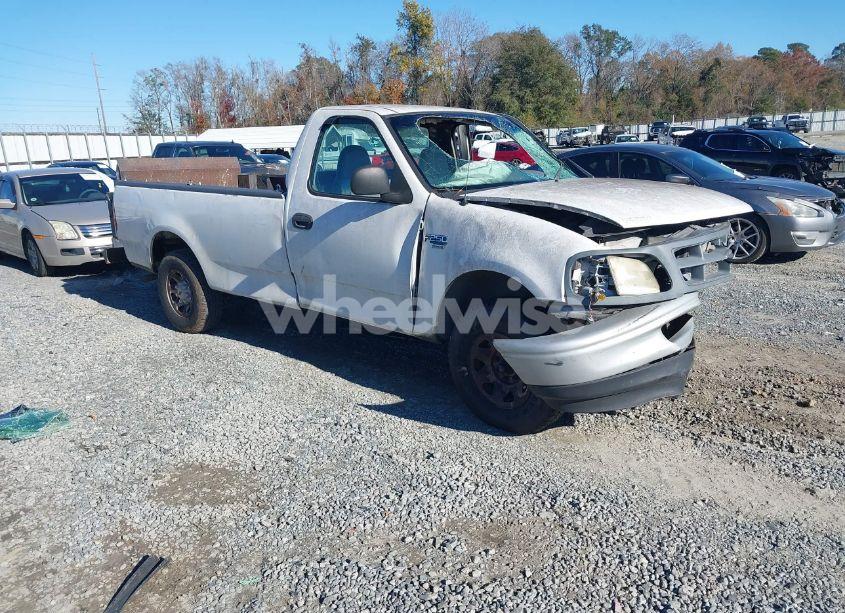 1998 Ford F-250 LARIAT/STANDARD/XL/XLT (VIN 1FTPF2766WNB70779) main photo