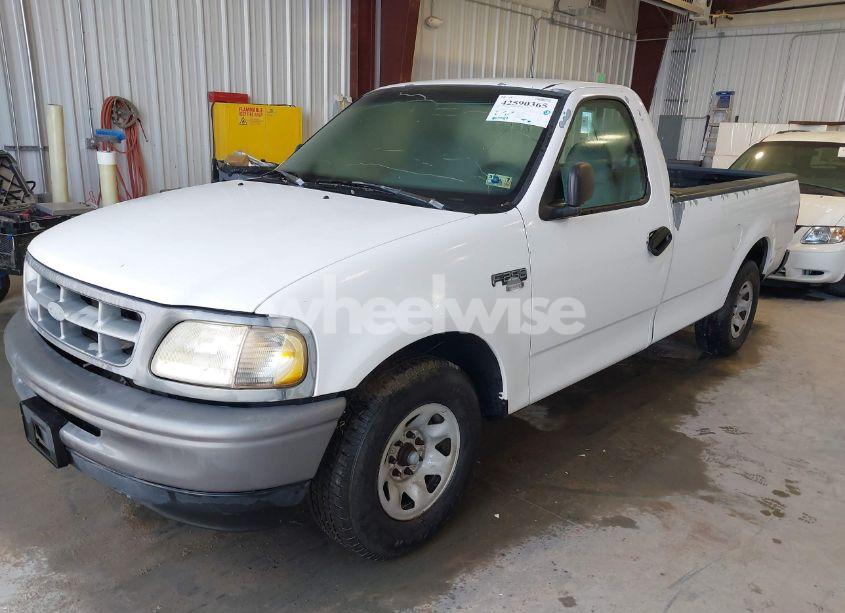 Photo 2 of 1998 Ford F-250 LARIAT/STANDARD/XL/XLT (VIN 1FTPF27M7WKC04485)