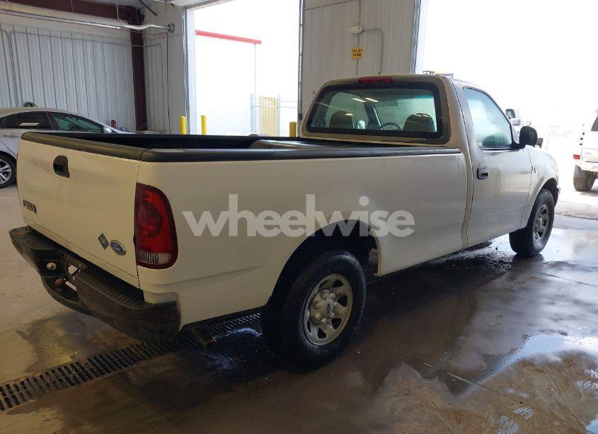 Photo 4 of 1998 Ford F-250 LARIAT/STANDARD/XL/XLT (VIN 1FTPF27M7WKC04485)