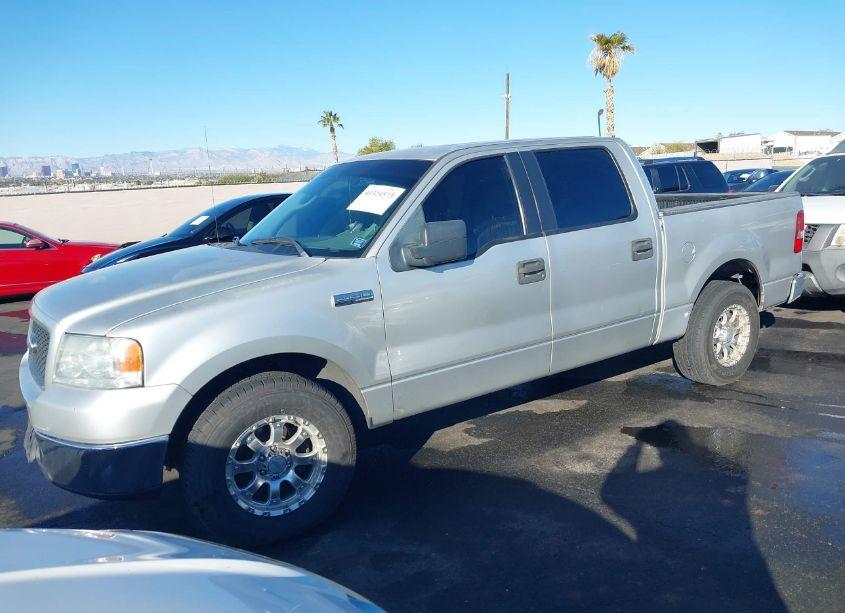 Photo 2 of 2006 Ford F-150 LARIAT/XLT (VIN 1FTPW12506FB04747)