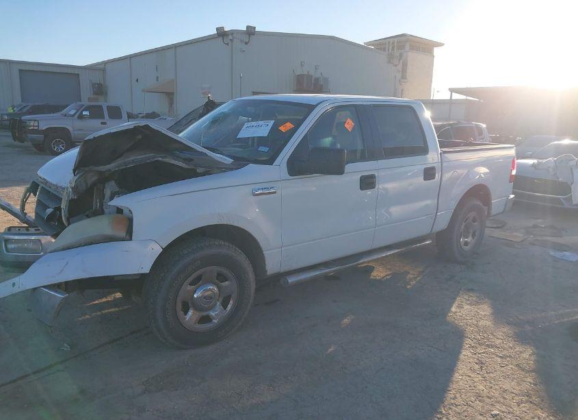 Photo 2 of 2005 Ford F-150 LARIAT/XLT (VIN 1FTPW12535FB62754)