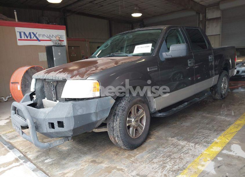 Photo 2 of 2005 Ford F-150 LARIAT/XLT (VIN 1FTPW12545FA22566)