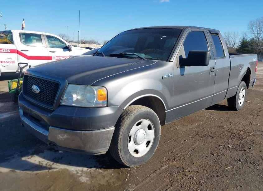 Photo 2 of 2005 Ford F-150 FX4/LARIAT/XL/XLT (VIN 1FTPX14595FA33296)