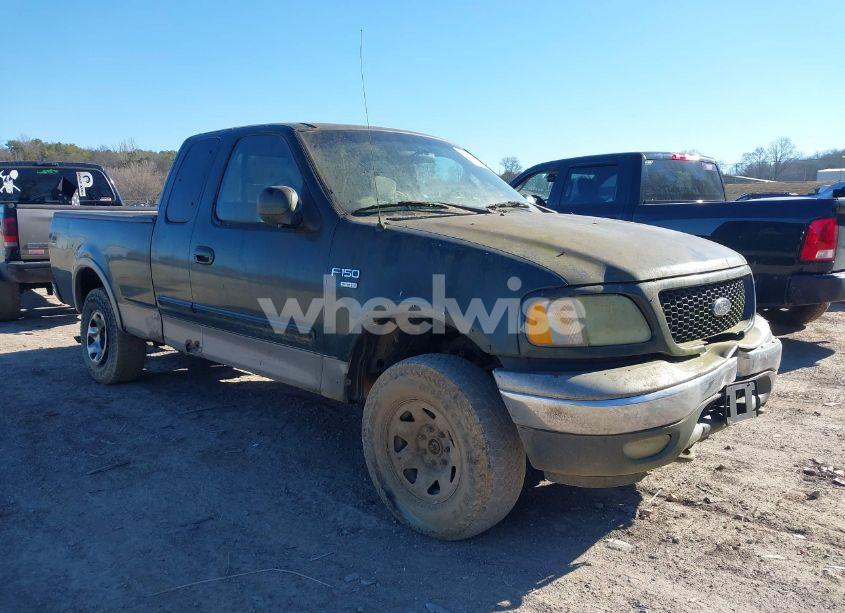 2002 Ford F-150 LARIAT/XL/XLT (VIN 1FTPX18L22NA86450) main photo
