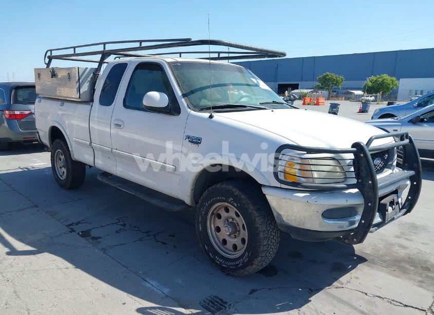 1998 Ford F-250 LARIAT/STANDARD/XL/XLT (VIN 1FTPX28LXWKA99251) main photo