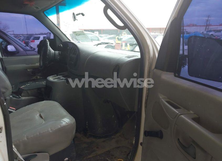 Photo 5 of 2002 Ford E-150 COMMERCIAL/RECREATIONAL (VIN 1FTRE14202HA70452)