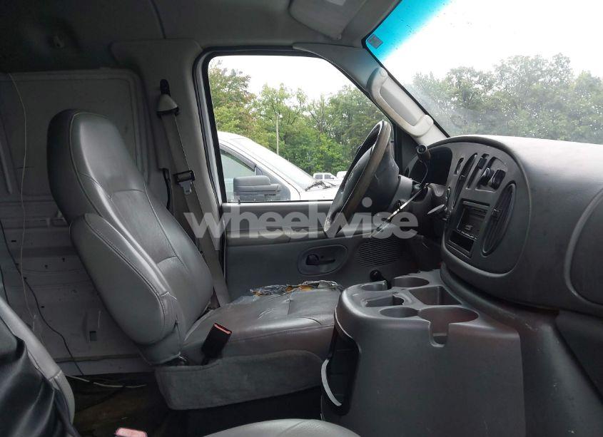 Photo 5 of 2003 Ford E-150 COMMERCIAL (VIN 1FTRE14263HB74431)