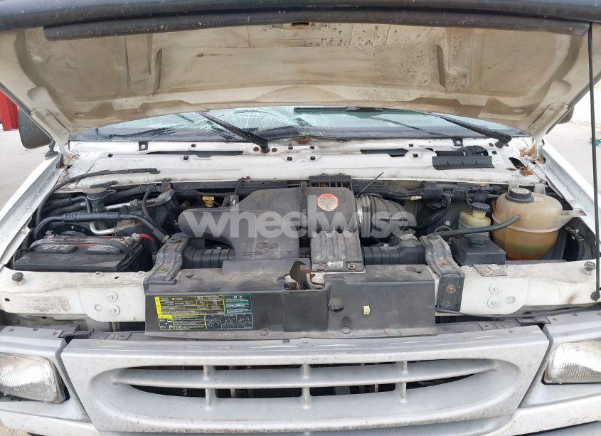 Photo 10 of 2002 Ford E-150 (VIN 1FTRE14WX2HB57732)