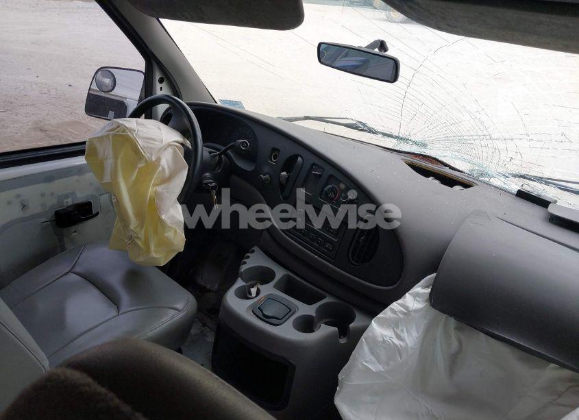 Photo 5 of 2002 Ford E-150 (VIN 1FTRE14WX2HB57732)