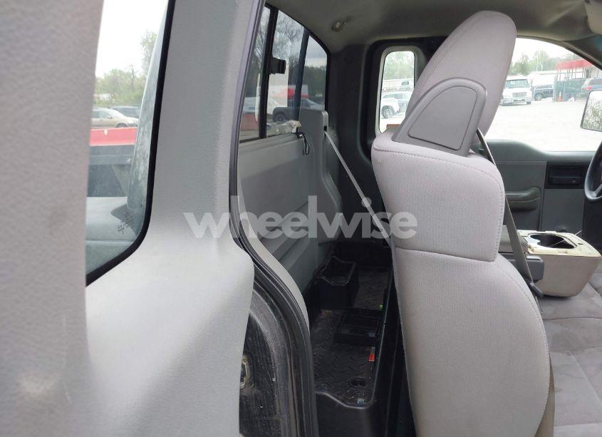 Photo 8 of 2006 Ford F-150 STX/XLT (VIN 1FTRF02286KB61326)