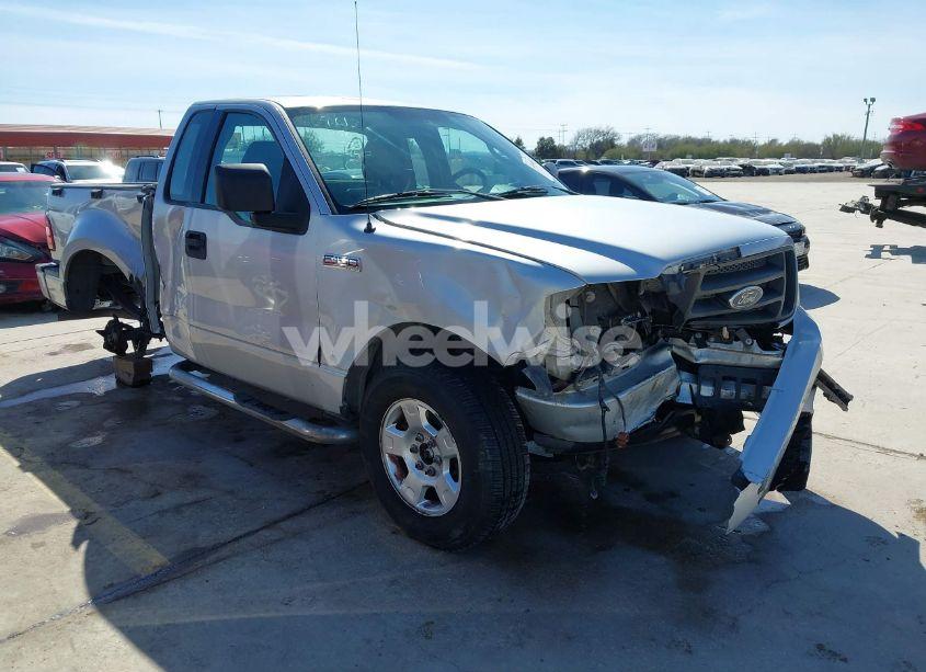 2004 Ford F-150 STX/XLT (VIN 1FTRF02W64KC06442) main photo