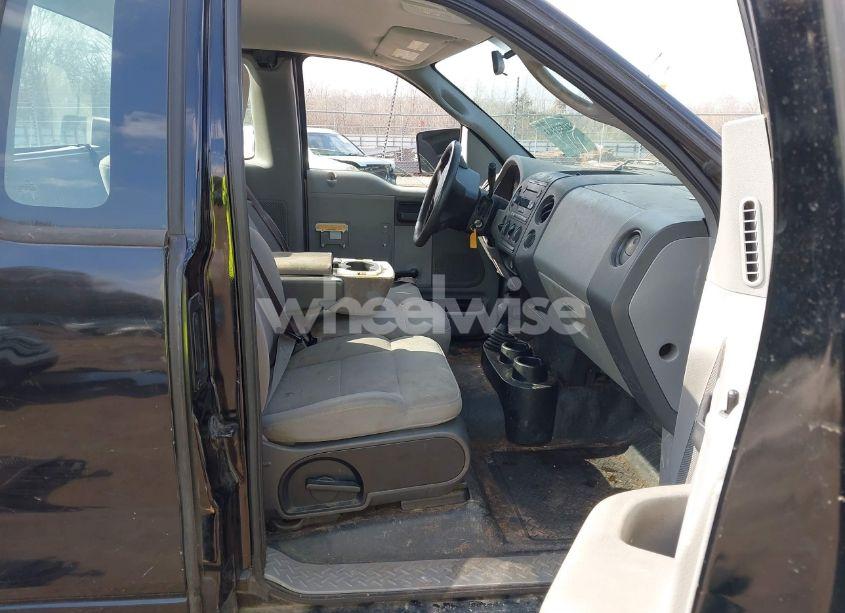 Photo 5 of 2005 Ford F-150 STX/XLT (VIN 1FTRF04W25KD56854)