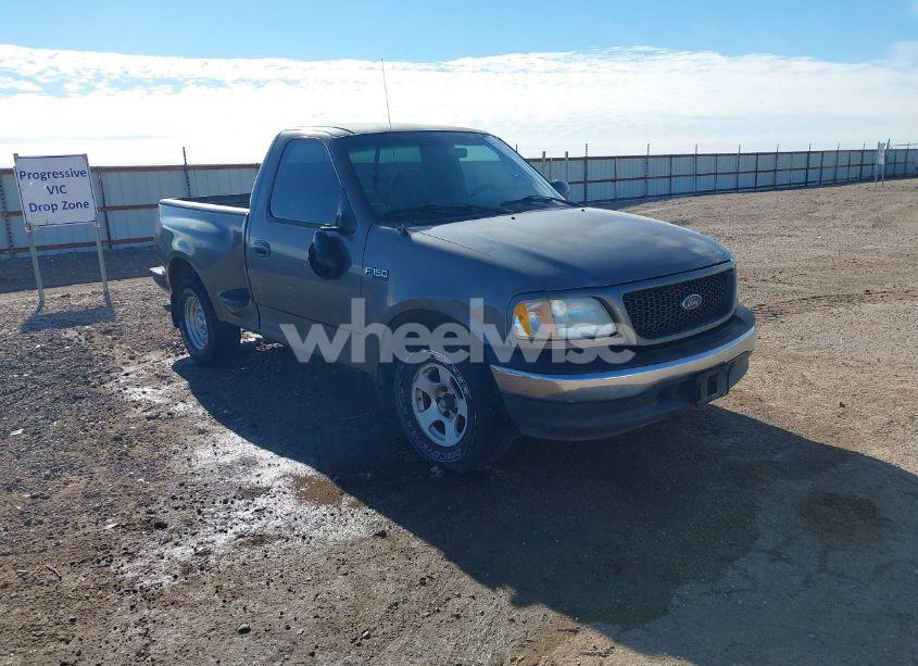 2002 Ford F-150 XL/XLT (VIN 1FTRF07272KB83272) main photo