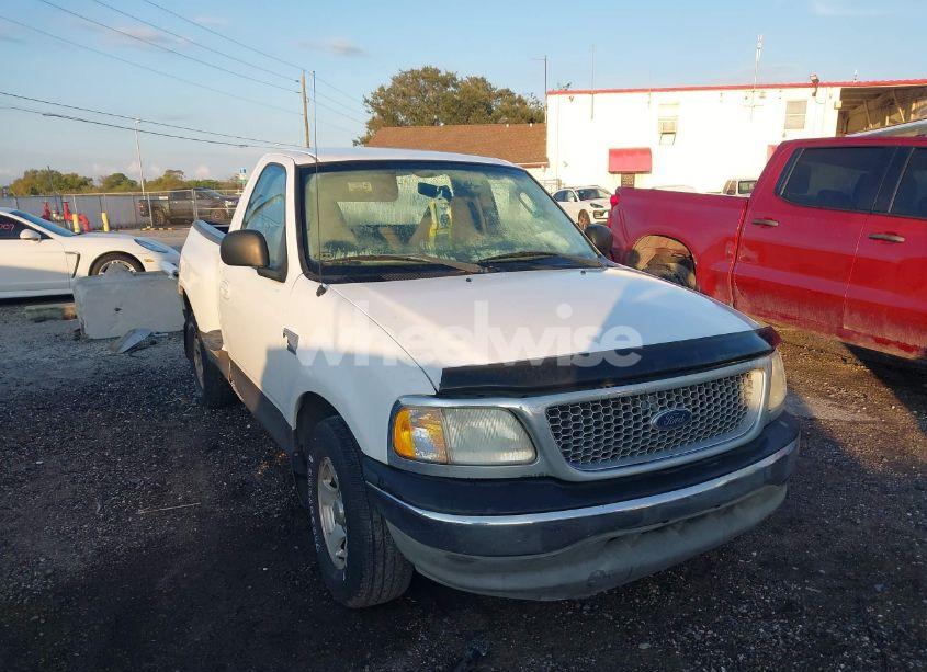 2003 Ford F-150 XL/XLT (VIN 1FTRF07W43KC38944) main photo
