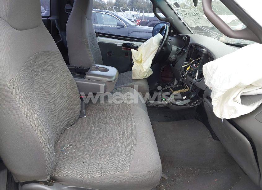 Photo 5 of 2000 Ford F-150 XL/XLT (VIN 1FTRF08L9YKA00860)